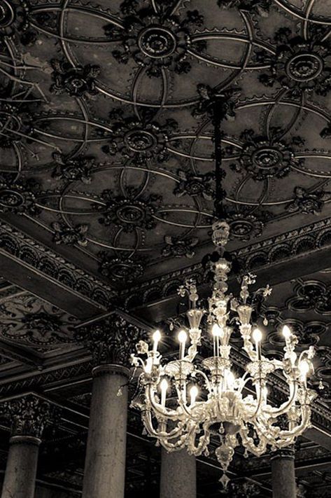 40 Impressive Improvised Ceiling Design Ideas - Bored Art Skulls Pictures, Have Inspiration, Black Ceiling, Tin Ceiling, Gothic Home, Skull Tattoos, Gothic Decor, Gothic House, Dark Room