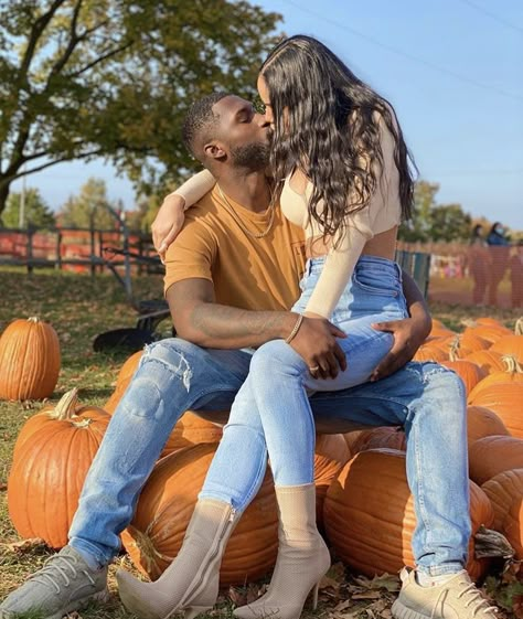 Black Couples Fall Photoshoot, Black Couple Fall Pictures, Fall Couples Photoshoot Black People, Couples Thanksgiving Pictures, Black Couple Fall Photoshoot, Apple Picking Couple, Pumpkin Patch Photoshoot Couples, Fall Pictures For Couples Outfits, Pumpkin Patch Fits