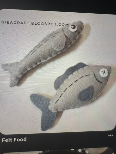 Felt Fish Pattern Free Templates, Fish Felt Ornament, Fursuit Accessories, Plushie Ideas, Felt Plushies, Felt Plushie, Felt Fish, Felt Keychain, Fabric Fish