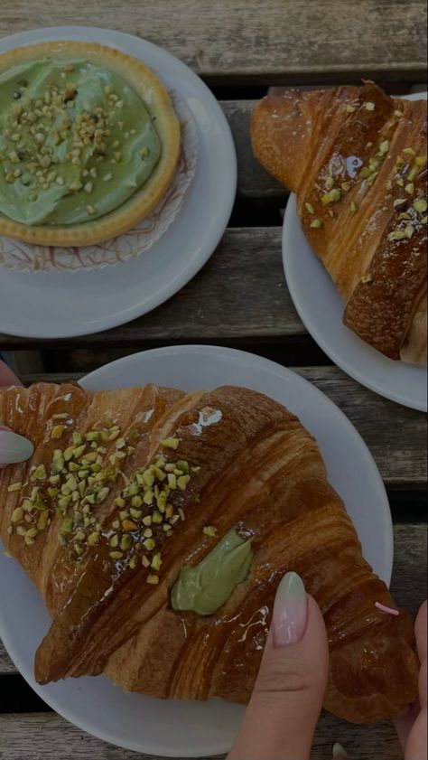 Table with pistachio croissant and cake Pistachio Croissant Aesthetic, Pistachio Cornetto, Croissant Pistachio, Pistachio Aesthetic, Cream Croissant, Pistachio Croissant, Aesthetic Baking, Cooking And Baking Recipes, Meal Breakfast