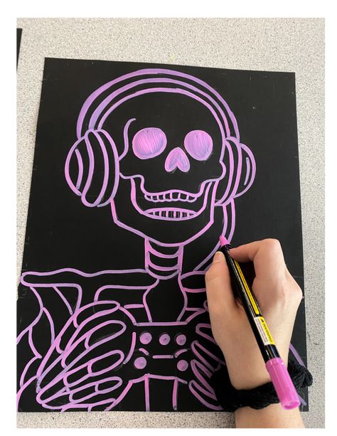 How to Draw a Spooky Neon Skeleton - the cozy art teacher blog Halloween Art Project Middle School, Halloween Art For Middle Schoolers, Halloween Art High School, High School Halloween Art Projects, Chalk Skeleton, Halloween Art Projects For Middle School, Halloween Art Projects For Elementary, Halloween Art Activities, Halloween Art Lessons