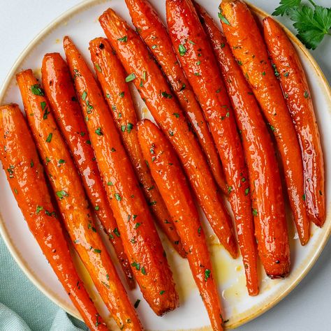 Baked Honey Glazed Carrots, Broccoli Garden, Roasted Glazed Carrots, Xmas Meals, Potato Roses, Honey Glazed Carrots Recipe, Honey Glazed Roasted Carrots, Balsamic Carrots, Simple Weeknight Dinners