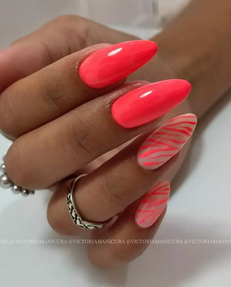 Spring 2023 is just around the corner and we need the best nail trends to welcome this sunny season. Everything is coming back to life, flowers are Neon Coral Nails, Coral Nails, February Nails, Smink Inspiration, Her Nails, Colorful Nail Designs, White Nail, Neon Nails, Nails 2023