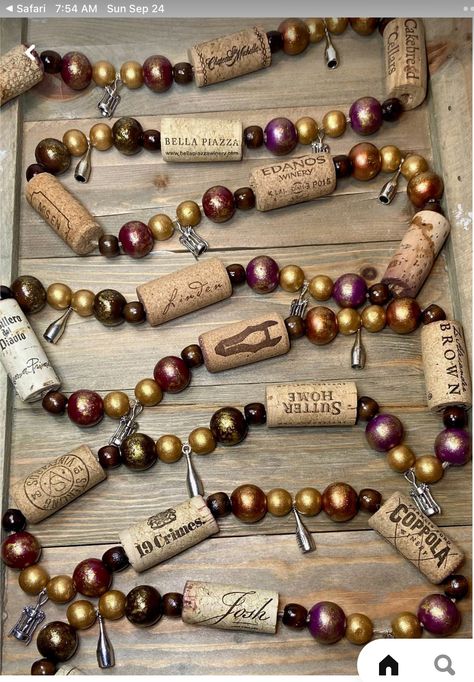 Wine Cork Centerpiece, Wine Cork Garland, Cork Garland, Painted Wood Beads, Wine Crafts, Wine Themed Gifts, Cork Collection, Cork Christmas Trees, Cork Ideas