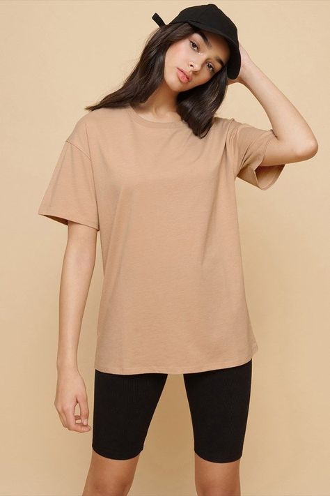 Plain Woman Tshirts, Oversized Shirts Outfit, Plain Tshirt Outfit, Over Shirt Outfit, Oversize Shirt Outfit, Brown Tshirt Outfit, Plain Oversized Shirt, Oversized Shirt Outfits, Outfits Oversize