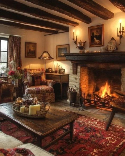 Old English Decor Interior Design, English Cottage Interiors Cozy, English Farmhouse Interiors, Cottage Interiors Cozy, Sala Vintage, English Cottage Interiors, Cottage Fireplace, Living Room Farmhouse, Cozy Rooms