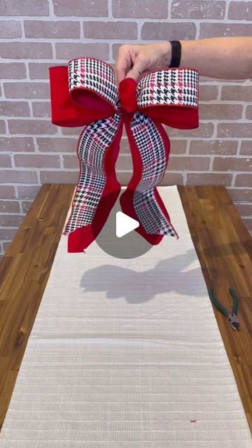 Treetime Christmas Creations on Instagram: "✨ Double Loop Bow How-To with Cassi ✨ Save this technique to use again and again! ♥️ Use this simple how-to to make amazing bows for any season ♥️ You can shop the ribbon we used linked in the video and follow us for more tips and tricks ✨ #bow #bows #bowseason #bowdecor #christmas #christmasdecor #christmasdecoration #christmasdecorations #holidaydecor #holidaydecorations #howto #howtodecorate #diy #diydecor #craft #crafty #craftymom #diycrafts #d How To Make A Bow For A Wreath, Holiday Bows Diy, Diy Wreath Bow Tutorial, Diy Christmas Ribbon, Double Loop Bow, Making Bows For Wreaths, Bows For Presents, Chrismas Crafts, Christmas Ribbon Crafts