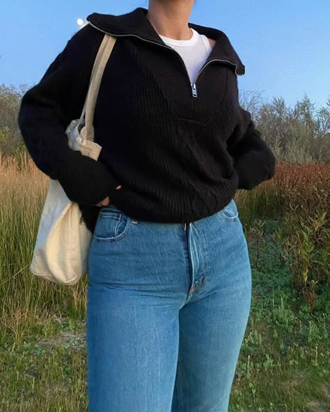 Zip Up Sweater Outfit, Sweater Jeans, Outfit Inspo Casual, Sweater Fits, Zippered Sweater, Minimal Style, Sweaters And Jeans, Zip Up Sweater, Outfit Goals