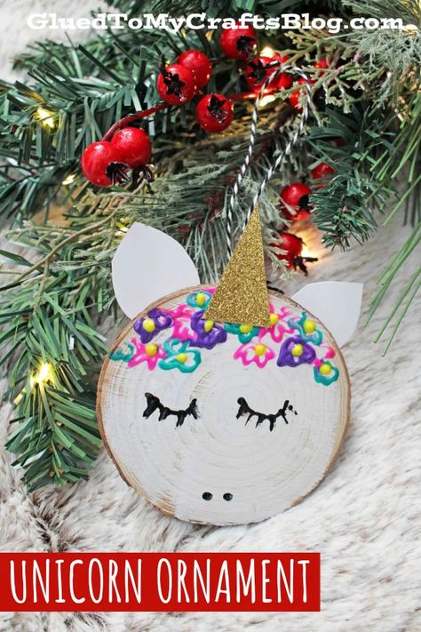 New Year Vibes, Painted Things, December Crafts, Unicorn Christmas, Bug Crafts, Unicorn Ornaments, Unicorn Crafts, Ornament Diy, Wooden Slices