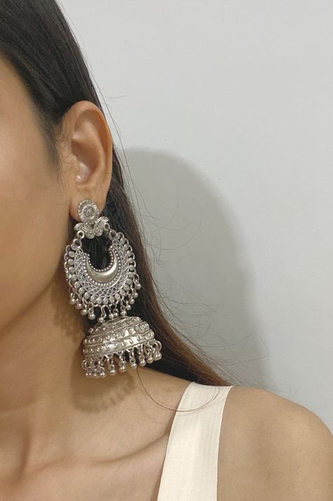 Oxidised Jhumka, Vintage Indian Jewelry, Chand Bali, Earrings Aesthetic, Fancy Jewellery Designs, Fits Aesthetic, Self Portrait Poses, Traditional Earrings, Indian Jewelry Sets