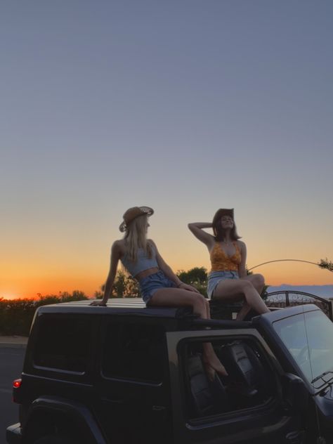 Best Friend Road Trip Aesthetic, Pch Road Trip Aesthetic, Grad Trip Aesthetic, Bestie Road Trip Aesthetic, Summer Road Trip Aesthetic Friends, Bestie Road Trip, Road Trip With Bestie, Beach Road Trip Aesthetic, Girls Road Trip Aesthetic