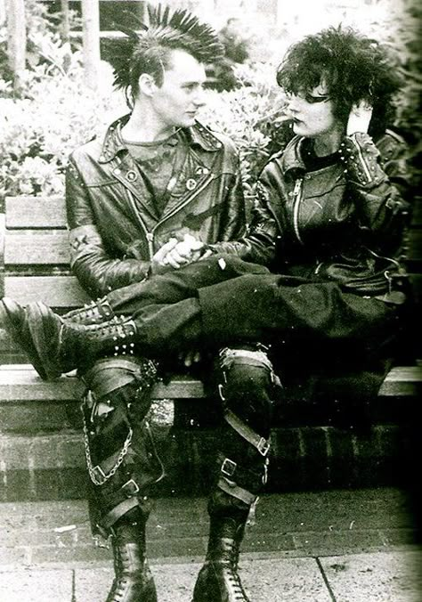 Punk couple 80s Punk, Punk Culture, Trad Goth, Punk Aesthetic, Punk Grunge, Post Punk, Punk Style, Punk Goth, Goth Punk