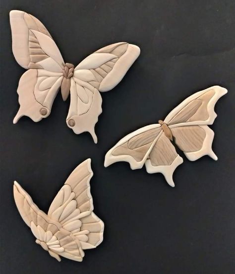 Butterfly Wood Carving, Wood Intarsia, Intarsia Wood Patterns, Wood Carving Furniture, Wood Art Design, Wood Butterfly, Wood Carving For Beginners, Intarsia Patterns, Intarsia Woodworking