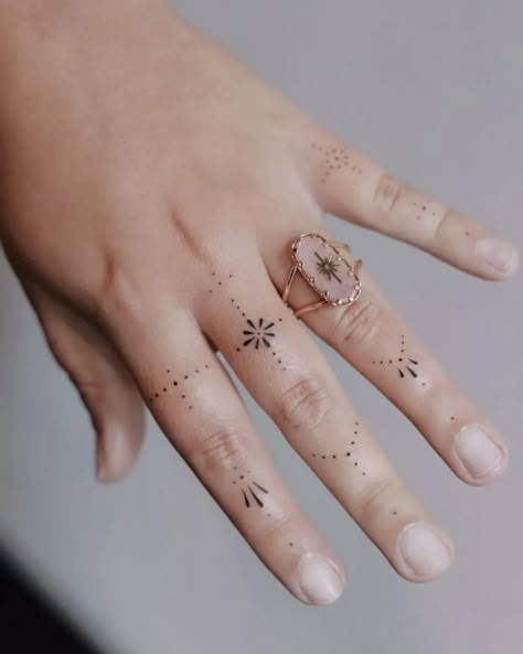 10 Best Mandala Tattoo Designs to Inspire You Girl Finger Tattoos, Small Mandala Tattoo, Mandala Tattoo Designs, Toe Tattoos, Tiny Finger Tattoos, Mandala Hand Tattoos, Tattoos Butterfly, Small Finger Tattoos, Finger Tattoo For Women