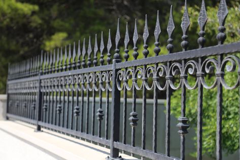 There are many types of fences available for your house fencing. Some are to foster security and other are to take care of the aesthetics. #Metal #fence in #Houston fulfills both the purposes. Custom Security Fence and Iron Works are here to deliver all your required products at fair prices. Rod Iron Fences, Iron Railings Outdoor, Classic Fence, Tor Design, Fence Wall Design, Wrought Iron Fence, Compound Wall Design, Iron Fences, Gate Wall Design