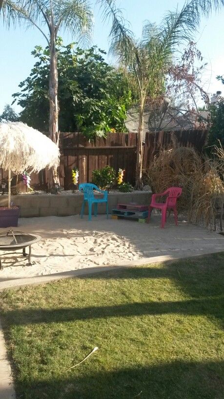 My backyard beach Backyard Sand Area, Beachy Backyard, Sand Backyard, Beach Theme Backyard, Modern Garden Ideas, Coastal Backyard, Easy Garden Ideas Landscaping, Rustic Garden Ideas, Beach Patio