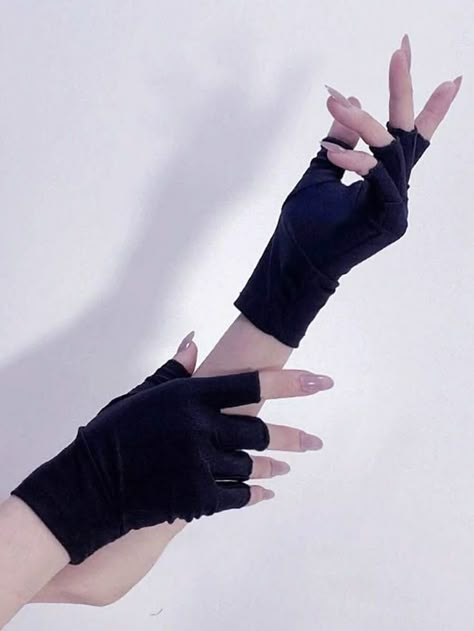 Cool Fingerless Gloves, Black Fingerless Gloves Aesthetic, Black Gloves Aesthetic, Gloves Reference, Hand Gloves Fashion, Y2k Gloves, Fingerless Gloves Outfit, Fingerless Gloves Aesthetic, Black Gloves Fingerless