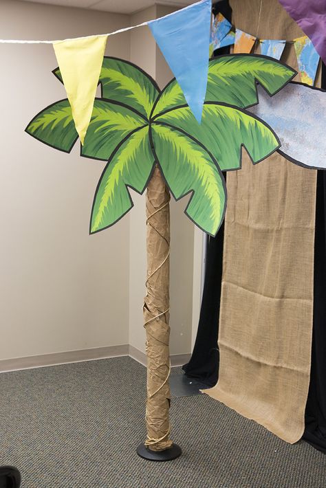 DIY palm trees -- wrap carpet tubes in brown roll paper and top with cardboard fronds for an easy palm tree or two! #TheIncredibleRace #VBS2019 #AnswersVBS Diy Palm Trees, Diy Palm Tree, Paper Palm Tree, Tree Props, Jungle Decorations, Palm Tree Decorations, Potpourri Christmas, Hawaiian Party Decorations, Fiesta Tropical