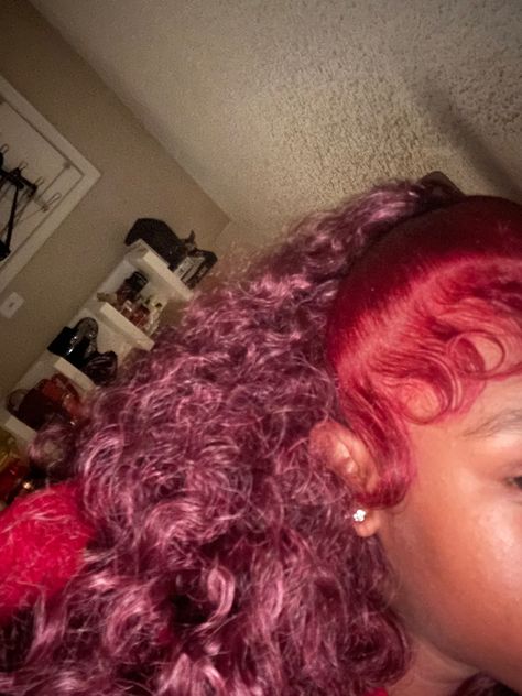 Burgundy Natural Hair, Burgundy Red Hair, Burgundy Hair Dye, Magenta Hair, Peekaboo Hair, Cute Hair Colors, Hair Dyed, Dyed Red Hair, Curls Hairstyles