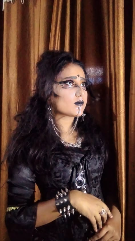 Black Desi Clothes, Poc Goth Aesthetic, Desi Goth Aesthetic, Poc Alternative Fashion, Emo Indian, Latino Goth, Desi Fusion Outfits, Desi Punk, Indian Goth