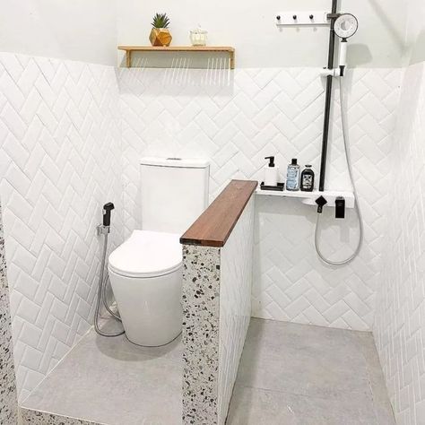 bathroom ideas small on a budget Small Bathroom Plans, Minimalist Small Bathrooms, Small Space Bathroom Design, Toilet And Bathroom Design, Toilet Room Decor, Small Bathroom Layout, Small Bathroom Interior, Bathroom Design Layout, Bathroom Shower Design