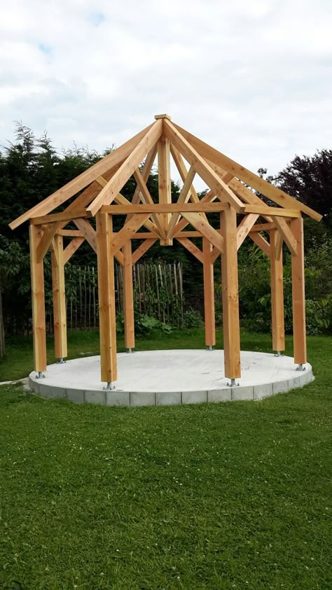 Octagon Pergola Ideas, Hexagon Gazebo, Round Gazebo, Building A Trellis, Gazebo Roof, Garden Sink, Gazebo Plans, Cool Tree Houses, Backyard Gazebo