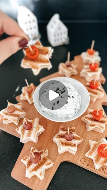 Christmas Canapes, Xmas Menu, Snack Dip, Burgers Sandwiches, Christmas Goodies, Appetizer Snacks, Christmas Dinner, Finger Foods, Baby Food Recipes