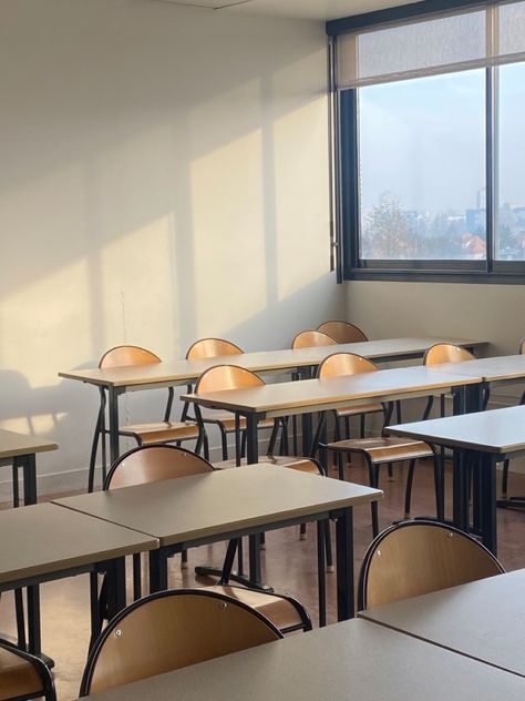 An empty classroom. American Classroom Aesthetic, Classroom Setting Background, French Classroom Aesthetic, Empty Classroom Aesthetic, Classroom Background Real, Classroom Background Aesthetic, University Classroom Aesthetic, School Background Classroom, School Desk Aesthetic