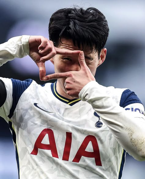 Son Football, Sticker Pictures, Soccer Poses, Hm Son, Korean Soup, Heung Min Son, Son Heungmin, Player Football, Soccer Season