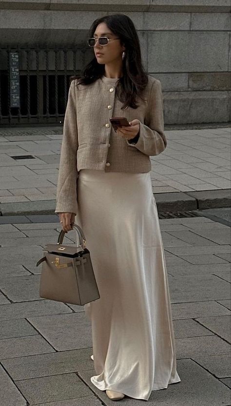 Female Lawyer Fashion, Satin Skirt Outfit, Rok Outfit, Mode Ulzzang, Estilo Hijab, Lawyer Fashion, Lawyer Outfit, Chique Outfits, Maxi Skirt Outfits