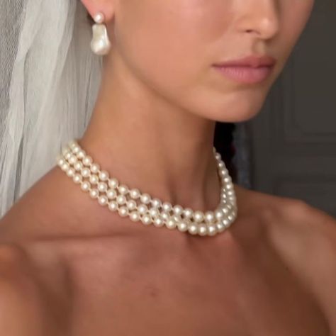 Wedding Hair Down With Pearls, Wedding Pearls Jewelry, Bride Pearl Jewelry, Dress With Pearl Accessories, Tiffany Pearl Necklace, Wedding Jewelry Pearls Necklace, Pearl Necklace Bride, Cowboy Bride, Bride Jewelry Pearl