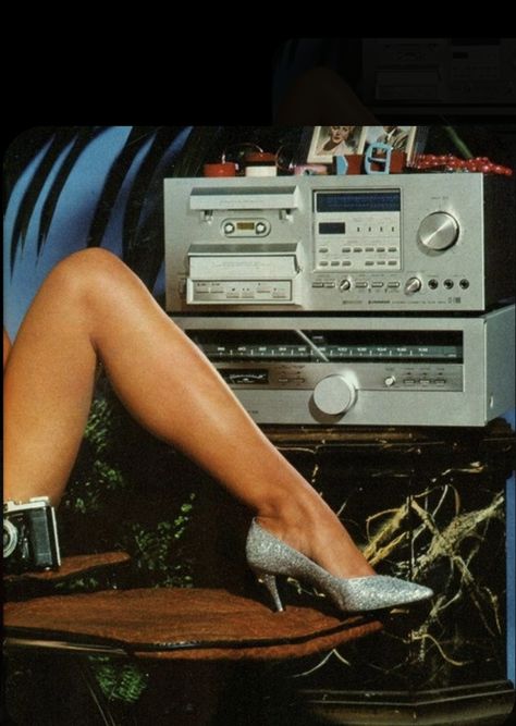 Diy Hifi, 80s Aesthetic, 80s Vibes, Hi-fi, Miami Vice, Record Players, Hifi Audio, Vintage Radio, Vintage Electronics