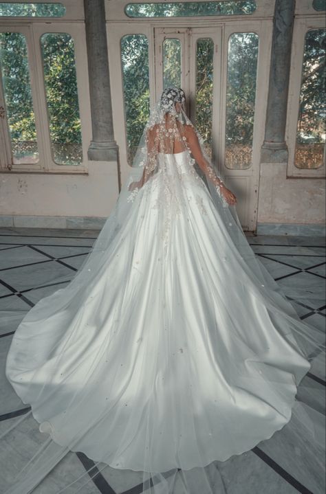 Wedding Dresses Long Train Ball Gown, Reem Kachmar, Modern Bridal Dress, Silk Wedding Gown, White Wedding Decorations, Wedding Dresses Princess Ballgown, Satin Wedding Gown, Long Train Wedding Dress, Diy Wedding Dress