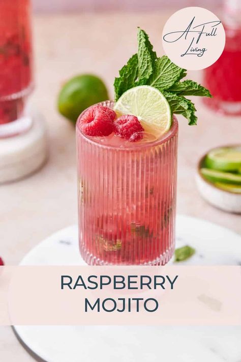 Raspberry Lime Cocktail, Mojito Recipe Raspberry, Raspberry Lime Mojito, Raspberry Mojito Mocktail, Raspberry Drink Recipes, Raspberry Mojito Recipe, Rasberry Lemonade, Mojito Pitcher, Berry Mojito