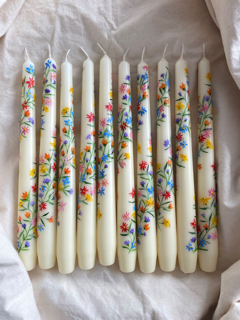 floral hand painted dinner candles Candlestick Painting Ideas, Painted Candle Designs, Hand Painting Candles, Floral Painted Candles, Hand Painted Candle Sticks, Painted Candle Ideas, Candles Painting Ideas, Candle Stick Paintings, Candels Painting Ideas