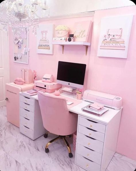 Pink Office Ideas, Pink Office Decor, Small Business Office, Girly Office, Feminine Home Offices, Pink Desk, Pink Room Decor, Pink Office, Cozy Home Office