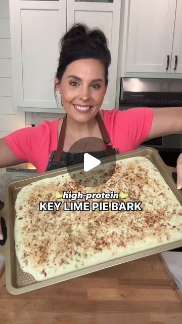 😋 Keto Diet Recipes 💪 Weight Loss  & Tips on Instagram: "High Protein Key Lime Pie Bark 🍋‍🟩🥧 by @healthylittlepeach  If you’re looking for a cool and sweet summertime treat filled with protein, you gotta try this. My girls even went crazy for this dessert. This recipe is gluten free and can be tailored to be dairy-free.  Ingredients: - 2.5 cups Greek yogurt (plain, non-fat or low-fat for higher protein) can substitute dairy-free yogurt of choice. -3.5 tbsp key lime juice - 2 tbsp powdered swerve (or sub 1 tbsp honey. Adjust sweetness level to taste) - 1 teaspoon vanilla extract - 1 tablespoon lime zest - 1/3 cup crushed gluten-free graham crackers ( I used Simple Mills Honey Cinnamon Sweet Thins) - 1/4 cup toasted coconut - 1 scoop vanilla protein powder regular or dairy-free  Macros: Key Lime Pie Yogurt Bark, Key Lime Yogurt Pie, Sweetness Level, Frozen Yogurt Bark, Gluten Free Graham Crackers, Simple Mills, Yogurt Bark, Key Lime Juice, Honey Cinnamon