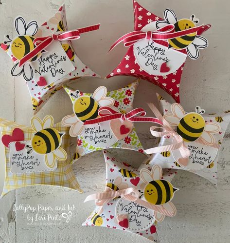 Bee Valentines Cards, Homemade Card Designs, Bee My Valentine, Valentine Paper Crafts, Bee Mine Valentine, Bee Valentine, February Ideas, Valentine Love Cards, Valentines Gift Box