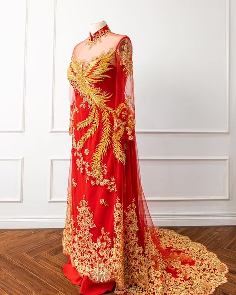 Red and gold ✨ This stunning red and gold ao dai with a captivating phoenix accent, that totally steals the show, has us swooning. The blend of traditional elements and modern details marry beautifully together to create a vision in red and gold. The gold lace runs throughout as a striking motif adding elegance and romance to the look. Shine bright in this gorgeous gown which features in our new collection! Shop via the link in bio. #dreamdresses #dreamdressesbypmn #modernweddingdress ... Gold Ao Dai, Bridal Ao Dai, Phoenix Embroidery, Modern Bridal Dress, Ao Dai Vietnamese, Illusion Neckline, Dream Dresses, Modern Bridal, Modern Wedding Dress