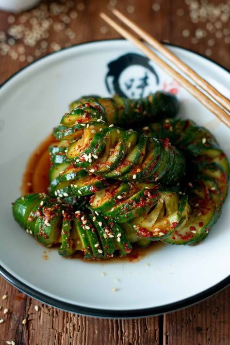 Korean Salad, Korean Cucumber Salad, Pasta Parmesan, Korean Cucumber, Spicy Cucumber Salad, Cucumber Salad Recipe, Parmesan Recipe, Dinner Vegetarian, Spicy Korean