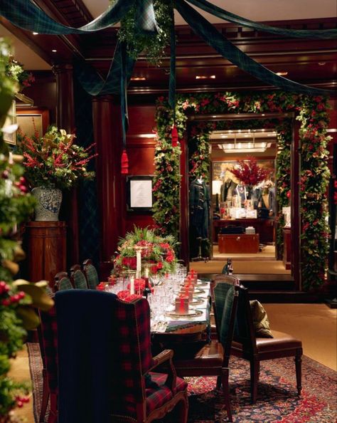 Ralph Lauren Christmas, Christmas Inspo, Chic Christmas, Christmas Tablescapes, Christmas Room, Christmas Table Settings, Bond Street, Traditional Christmas, Ralph Lauren Home