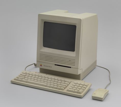 Apple, Inc.. Macintosh SE/30 Home Computer. 1989 Macintosh Computer, Macintosh Apple, Apple Computers, Apple Macintosh, Retro Appliances, Old Computer, Old Tech, Vintage Computer, Computer History