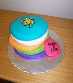 disc golf cake. Scroll down Valentine Suprise, Disc Golf Party, Disc Golf Cake, Disc Golf Wedding, Husbands 40th Birthday, Golf 40th Birthday, Golf Ball Cake, Disk Golf, Sports Themed Cakes