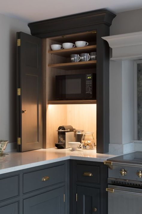 Dark Kitchen, Classic Kitchen, Classic Kitchens, Gorgeous Kitchens, Kitchen Room Design, Kitchen Inspiration Design, Kitchen Remodeling Projects, Kitchen Redo, Kitchen Cabinet Design