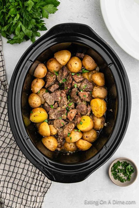 Crockpot Steak and Potatoes - Eating on a Dime Crock Pot Beef Tip Recipes, Crockpot Quick Meals, Crockpot Meat And Potatoes, Cooking Steak In Crock Pot, Quick And Easy Crock Pot Meals, Quick Crock Pot Meals Easy Recipes, Crockpot Steak Potatoes, Beef And Potatoes Crock Pot, Steak Tips And Potatoes