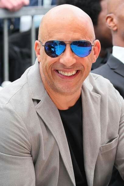 Vin Diesel Pictures, Dom Toretto Family, Vin Diesel Aesthetic, Vin Diesel Wallpaper, Diesel Wallpaper, Diesel Aesthetic, Vin Diesel Shirtless, Mark Sinclair, Theatre Actors