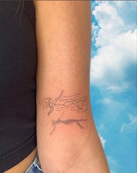 Shadow Art Tattoo, Cute Water Tattoos, Ocean Woman Tattoo, Floating Tattoo Design, Body Of Water Tattoo, Water Like Tattoo, Swimming Woman Tattoo, Soft Tattoo Aesthetic Women, Tattoos For The Ocean