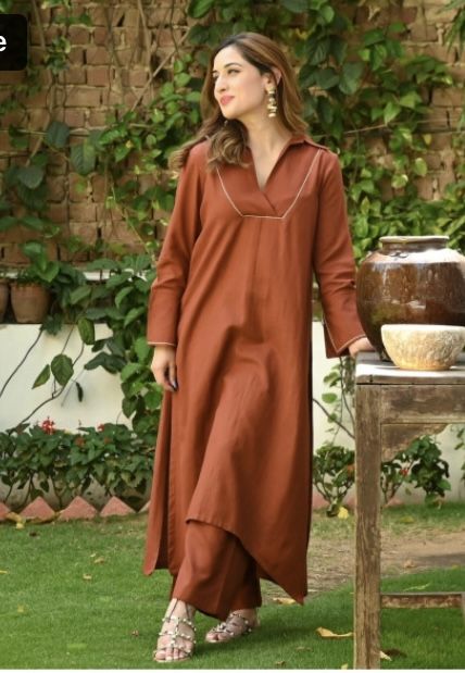 College Formal, Kurti Fashion, Nykaa Fashion, Simple Dress Casual, Stylish Kurtis Design, Hijab Style Tutorial, Simple Kurta Designs, Designer Kurti Patterns, Kurta Style