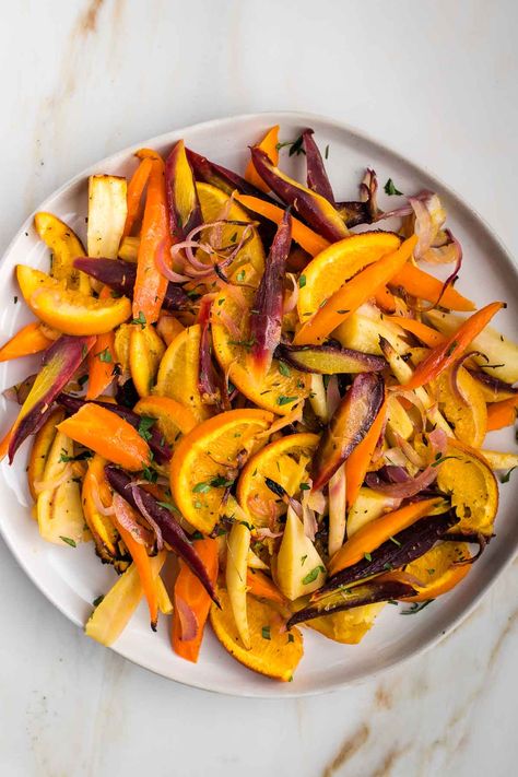 Looking for a delicious and healthy side dish? Try our honey roasted carrots and parsnips! These root veggies are roasted to perfection with a touch of honey, bringing out their natural sweetness and creating a delectable caramelized flavor. Perfectly crisp on the outside, tender on the inside, and bursting with flavor, these roasted parsnips and carrots are a great addition to any meal. Whether you're looking for a simple side dish or a something for special occasion, this is it! Vegetable Side Dishes For Thanksgiving, Fall Vegetable Side Dishes, Raw Cauliflower Salad, Winter Sides, Fall Apps, Green Vegetable Recipes, Healthy Vegan Meal Prep, Carrot Parsnip, Side Dishes For Thanksgiving