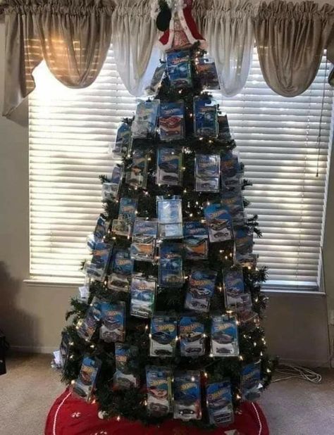 Hot Wheels Christmas Tree, Hot Wheels Wall, Hot Wheels Room, Hot Wheels Garage, Hot Wheels Party, Hot Weels, Hot Wheels Toys, Hot Wheels Cars, Cute Cars